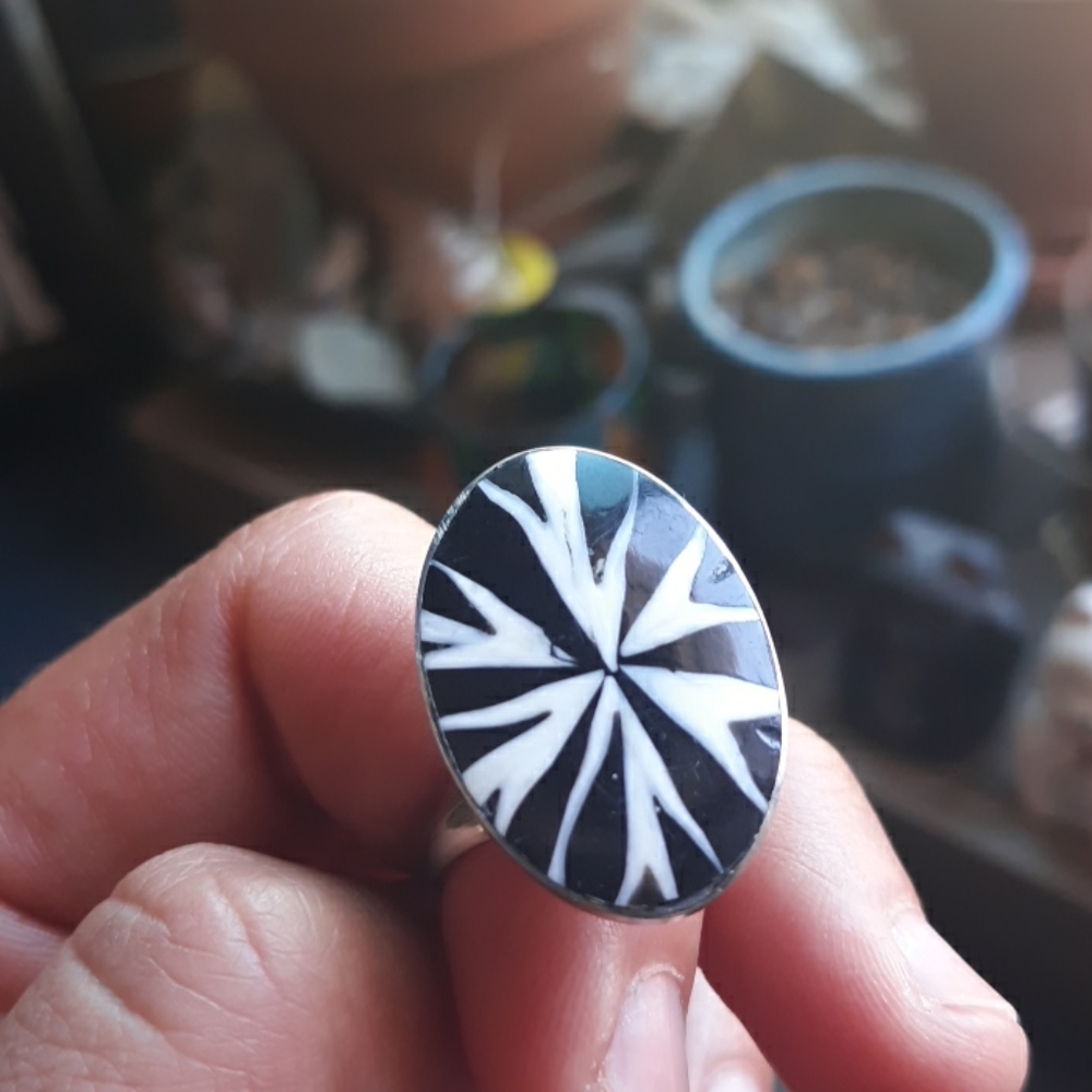 Black and white trippy ring